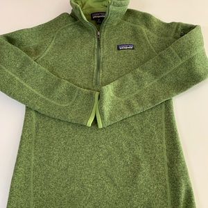 Patagonia women’s 1/4 zip up sweater